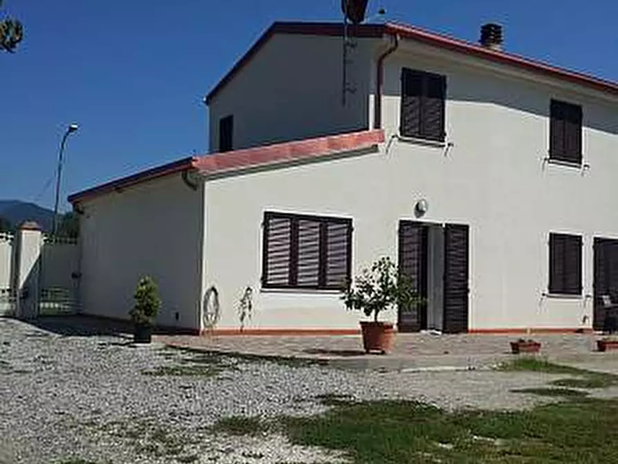 Immagine 1 di Casa colonica in vendita  a Pisa