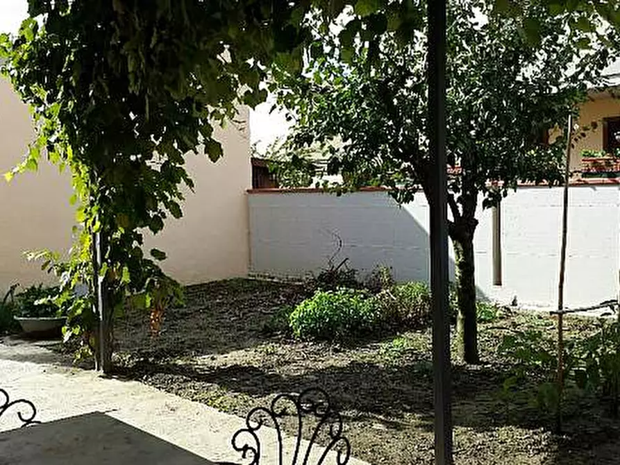 Immagine 9 di Villa in vendita  a Cascina