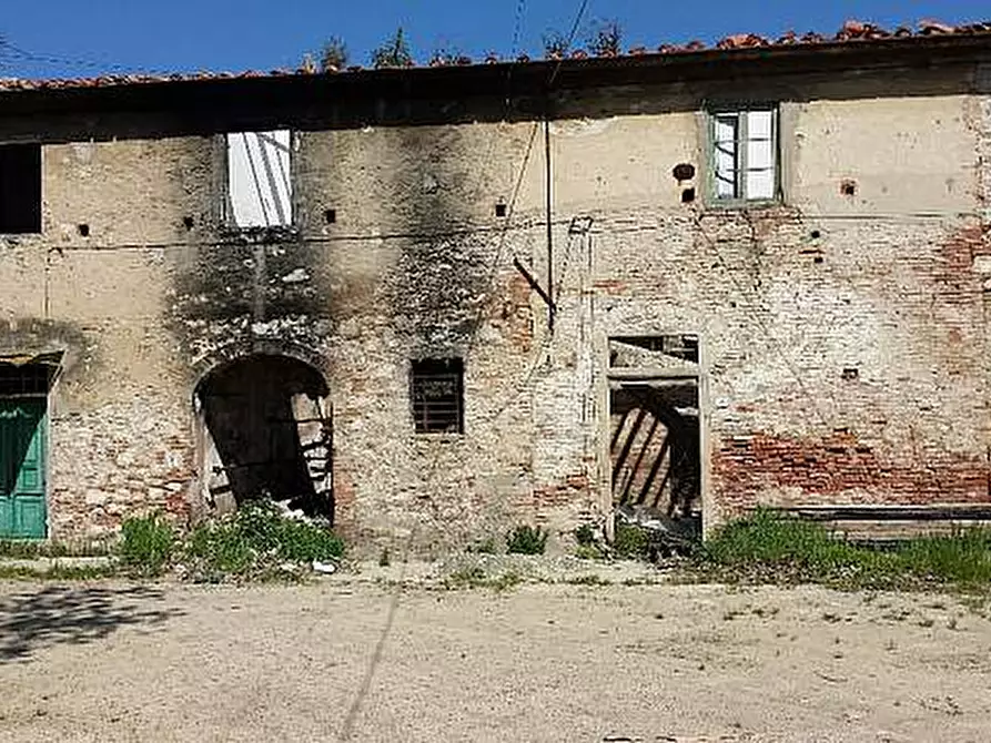 Immagine 9 di Casa colonica in vendita  a Cascina