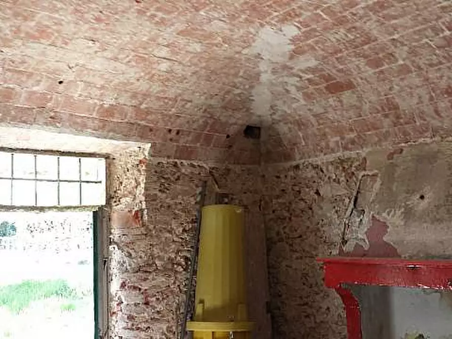 Immagine 14 di Casa colonica in vendita  a Cascina