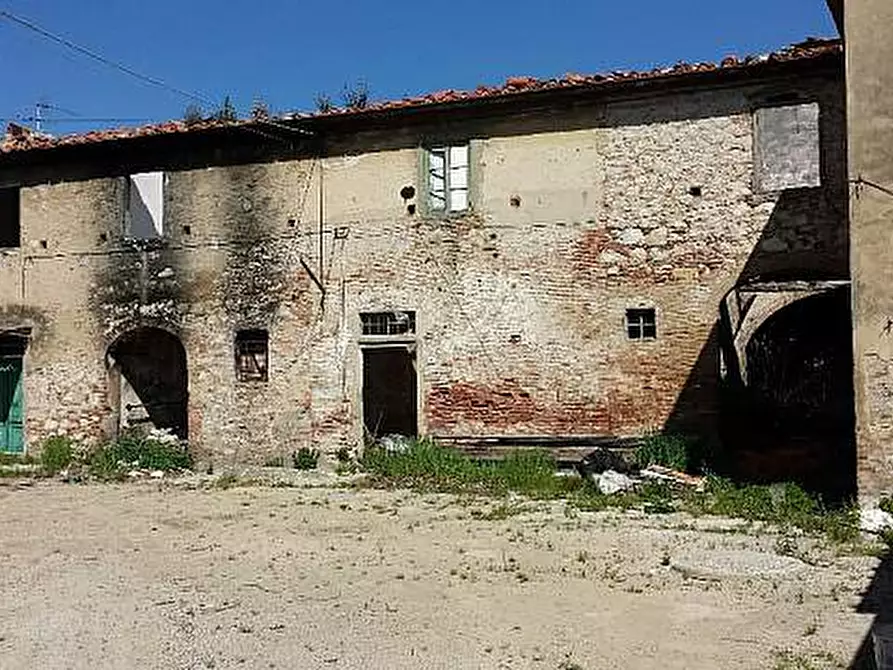 Immagine 12 di Casa colonica in vendita  a Cascina