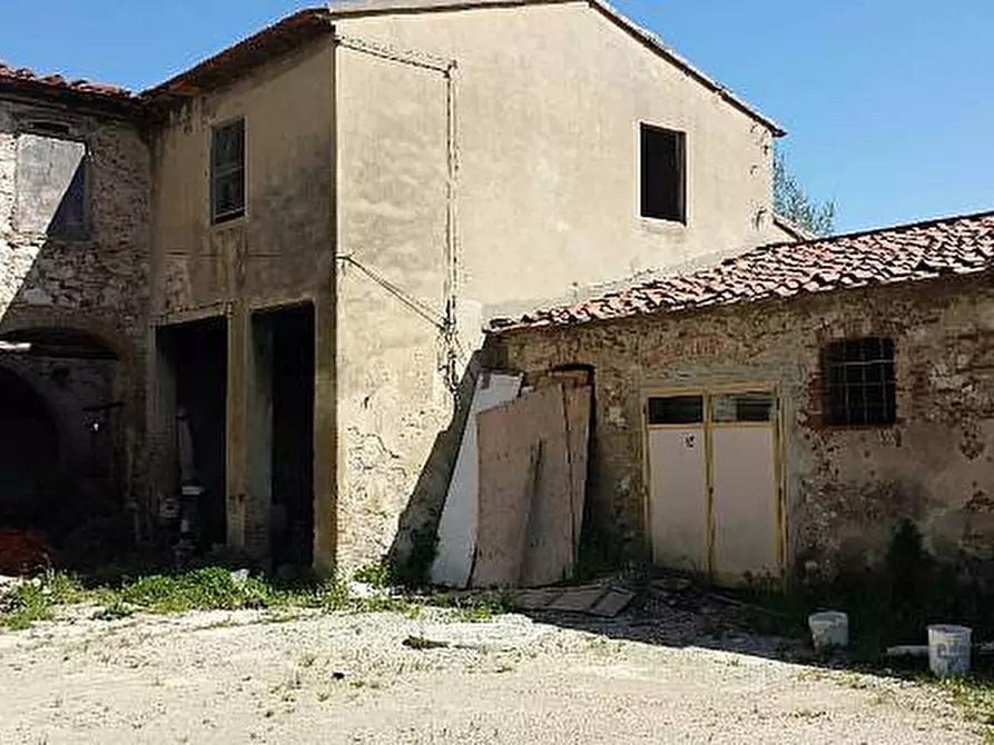 Immagine 10 di Casa colonica in vendita  a Cascina