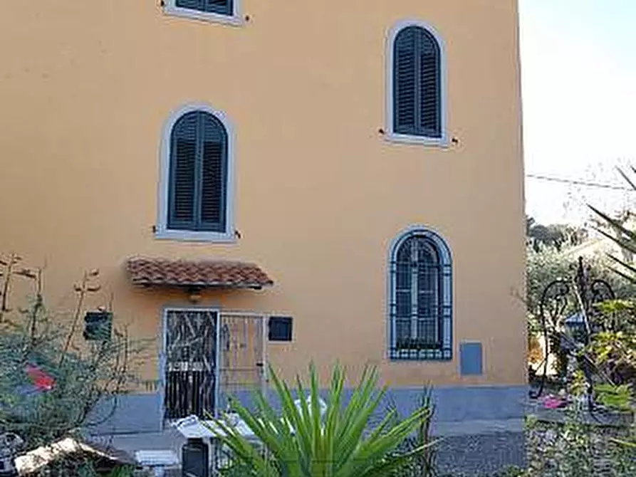 Immagine 5 di Villa in vendita  a Cascina