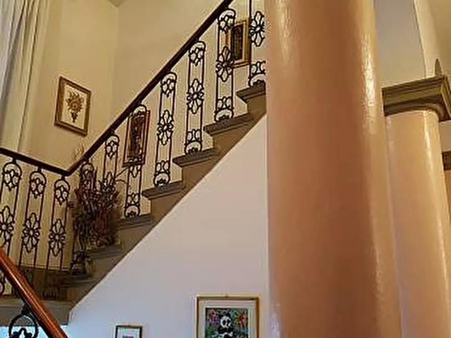 Immagine 9 di Villa in vendita  a Cascina