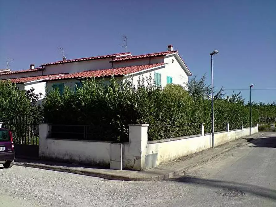 Immagine 1 di Villetta a schiera in vendita  a Pontedera