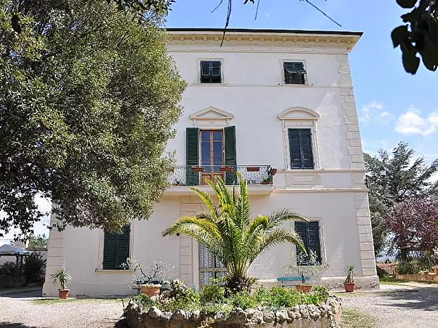 Immagine 5 di Villa in vendita  a Fauglia