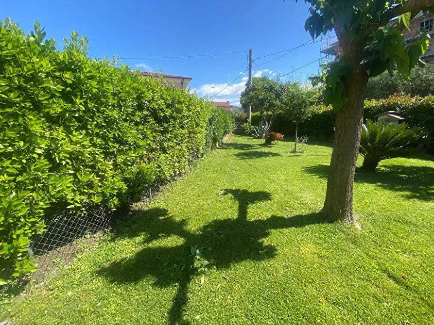 Immagine 2 di Casa trifamiliare in vendita  a San Giuliano Terme