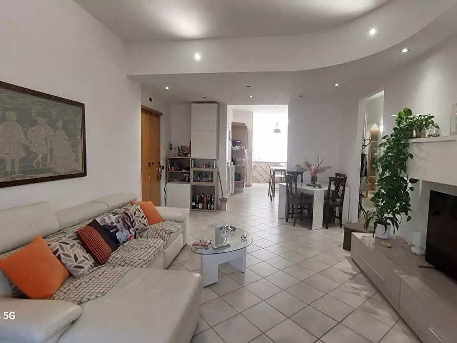 Immagine 11 di Appartamento in vendita  a Livorno