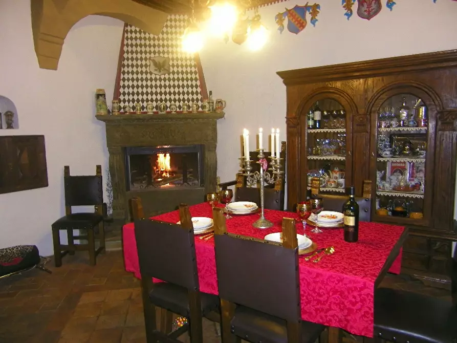 Immagine 9 di Palazzo in vendita  a Volterra