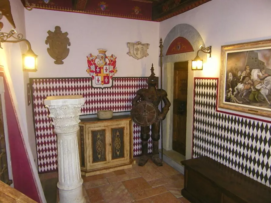 Immagine 18 di Palazzo in vendita  a Volterra