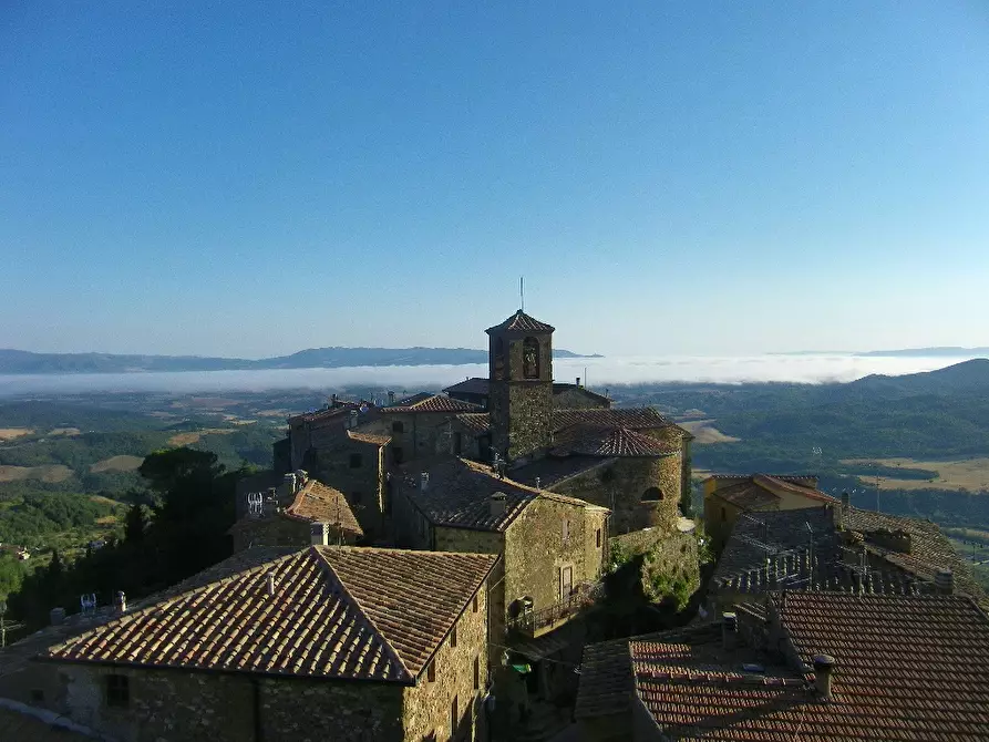 Immagine 40 di Palazzo in vendita  a Volterra