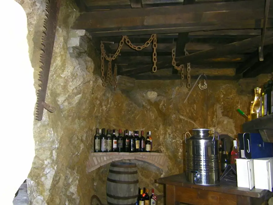 Immagine 15 di Palazzo in vendita  a Volterra