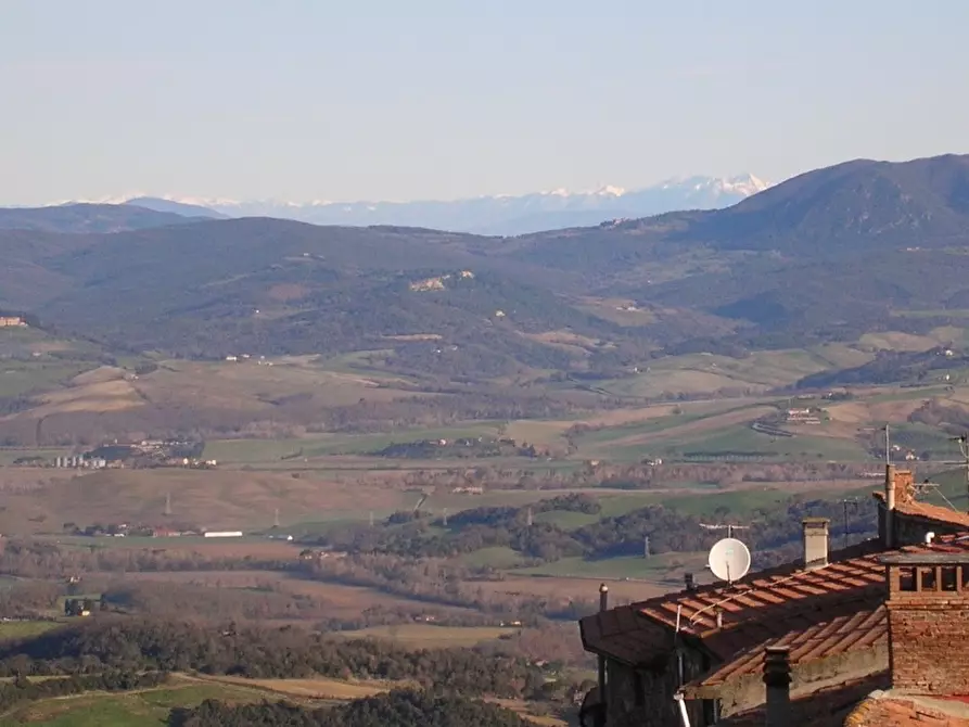 Immagine 42 di Palazzo in vendita  a Volterra