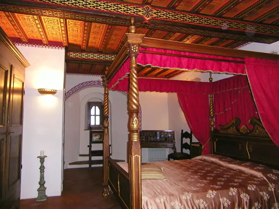 Immagine 11 di Palazzo in vendita  a Volterra