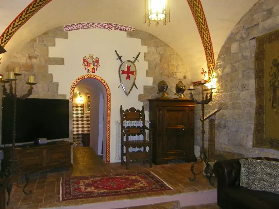 Immagine 26 di Palazzo in vendita  a Volterra