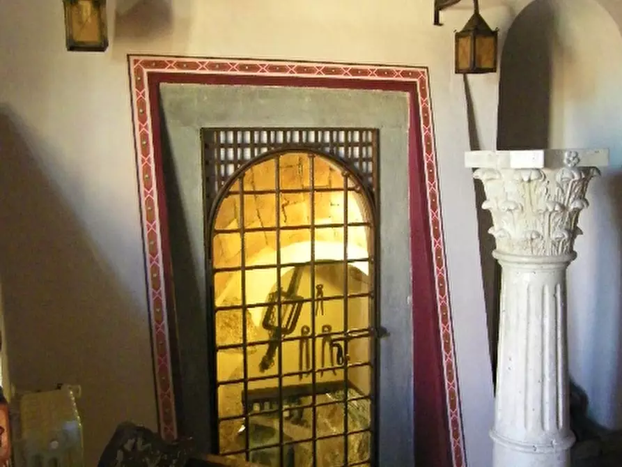 Immagine 23 di Palazzo in vendita  a Volterra