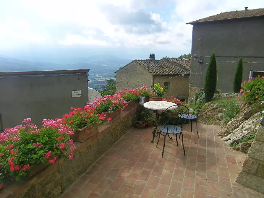 Immagine 19 di Palazzo in vendita  a Volterra