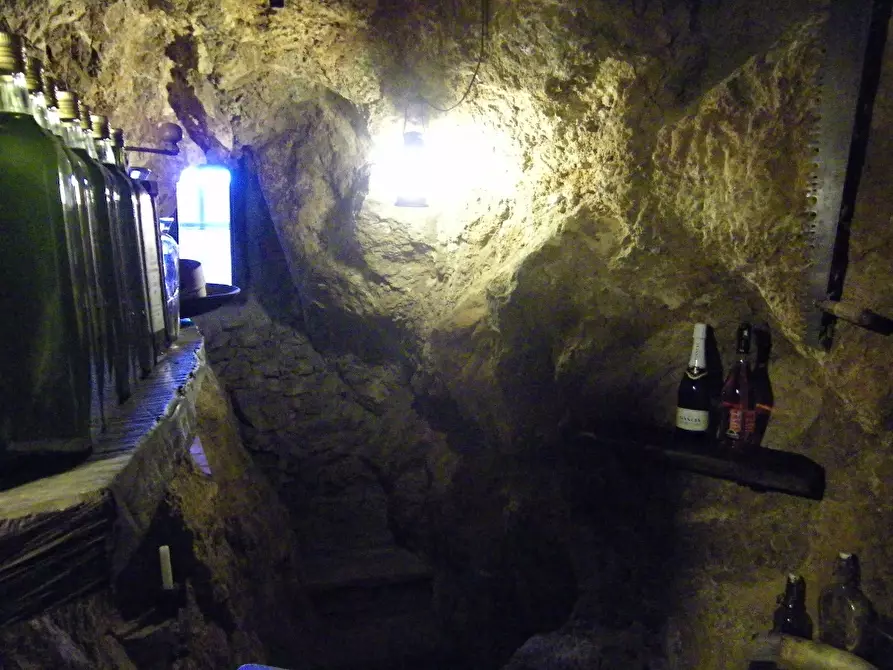 Immagine 16 di Palazzo in vendita  a Volterra