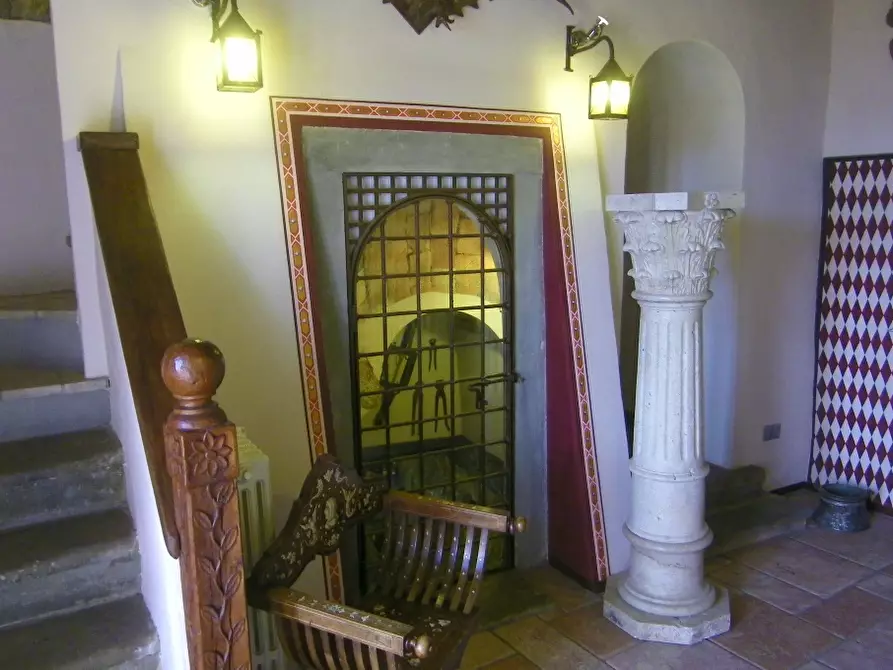Immagine 2 di Palazzo in vendita  a Volterra