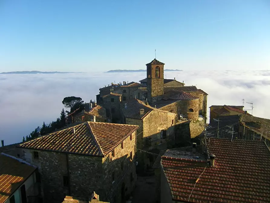 Immagine 39 di Palazzo in vendita  a Volterra