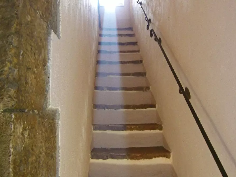 Immagine 27 di Palazzo in vendita  a Volterra