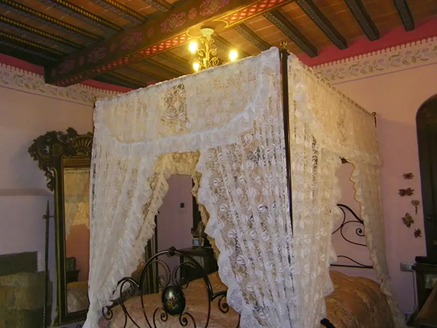 Immagine 10 di Palazzo in vendita  a Volterra