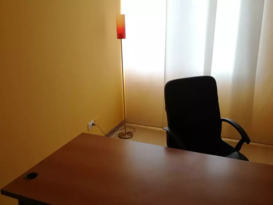 Immagine 7 di Ufficio in affitto  a Cascina