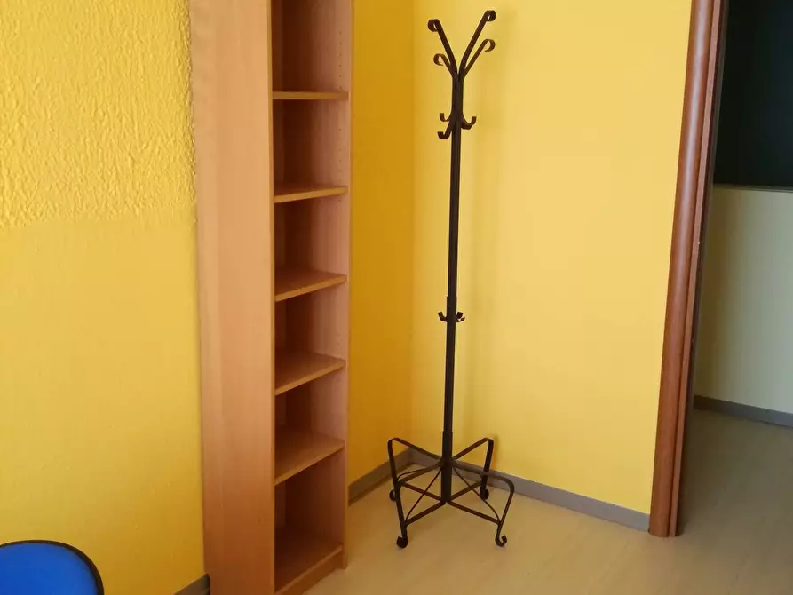 Immagine 6 di Ufficio in affitto  a Cascina