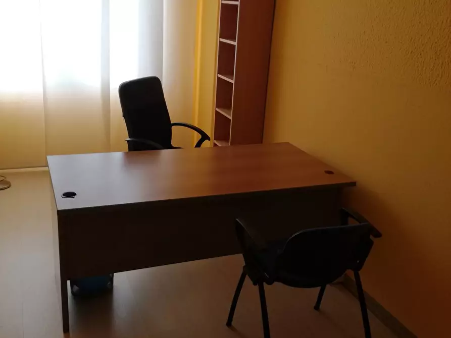 Immagine 5 di Ufficio in affitto  a Cascina
