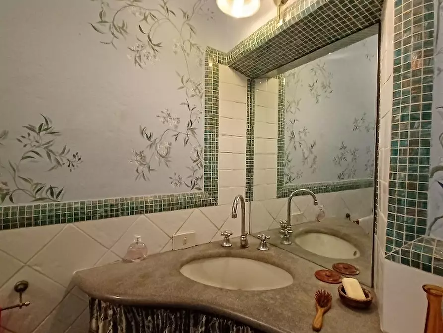 Immagine 24 di Villa in vendita  a Cascina