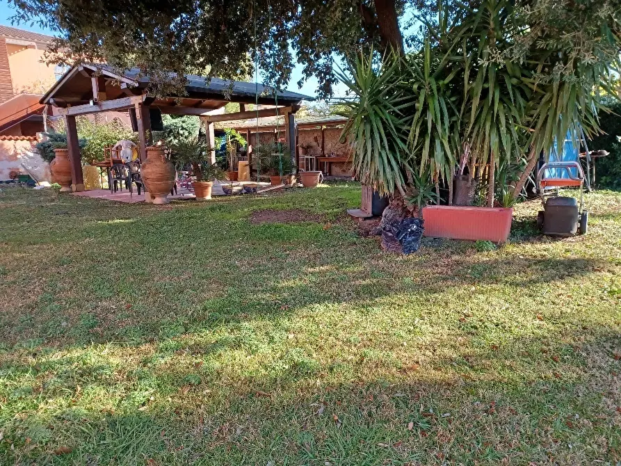 Immagine 15 di Villa in vendita  a Cascina