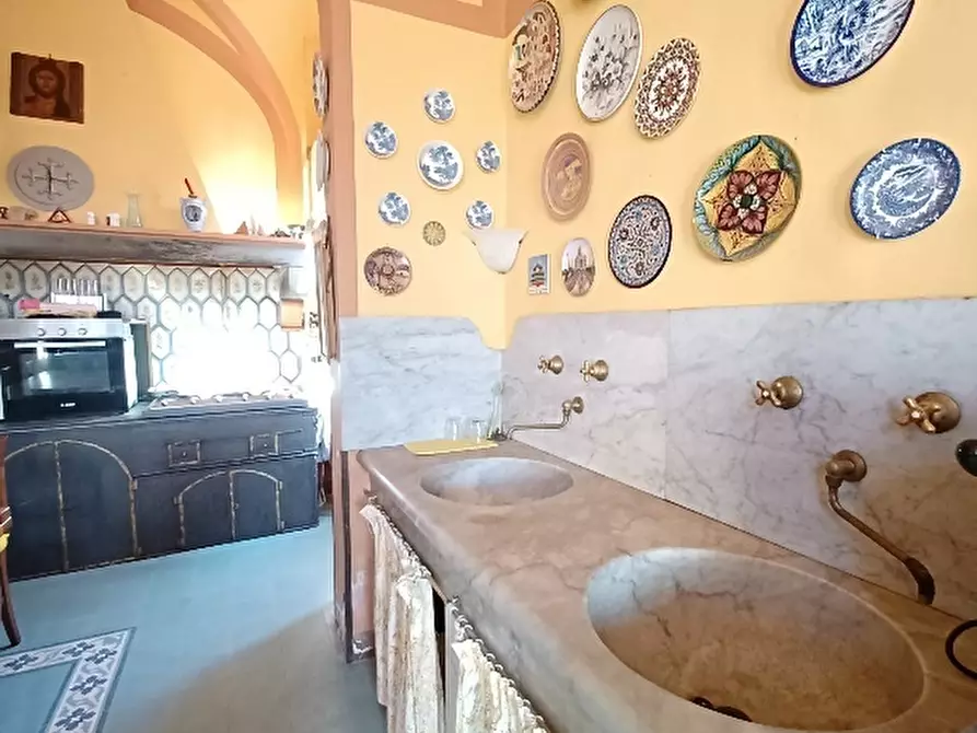 Immagine 14 di Villa in vendita  a Cascina