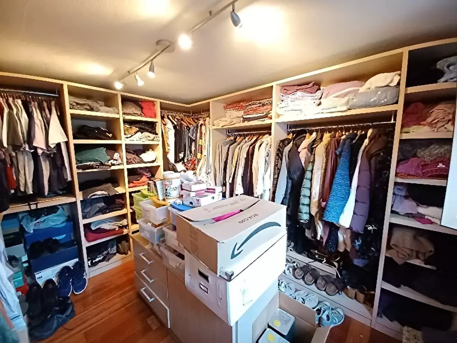 Immagine 21 di Villa in vendita  a Cascina