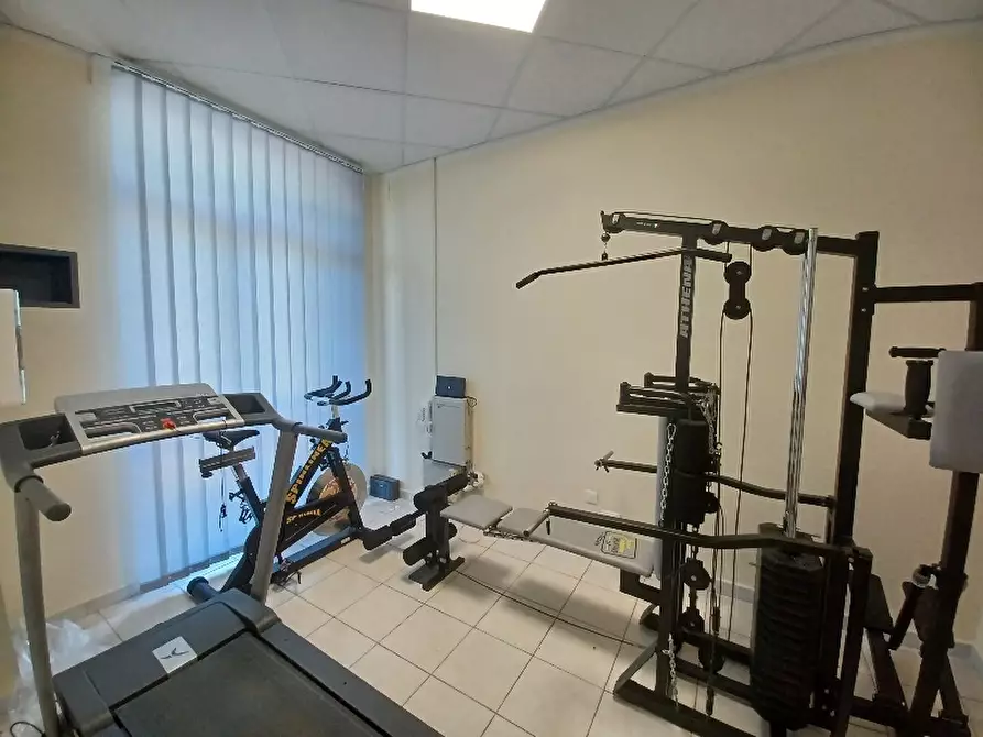 Immagine 4 di Ufficio in affitto  a Cascina