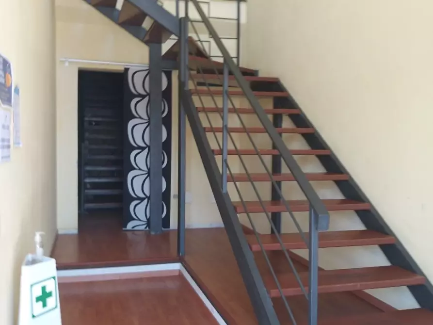 Immagine 11 di Ufficio in affitto  a Cascina