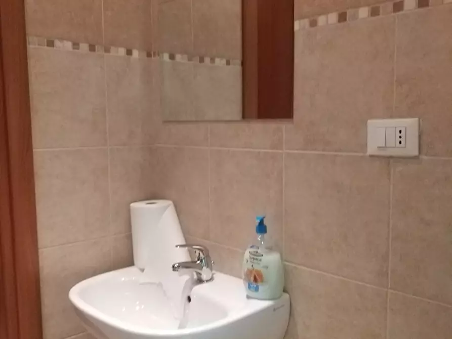 Immagine 8 di Ufficio in affitto  a Cascina