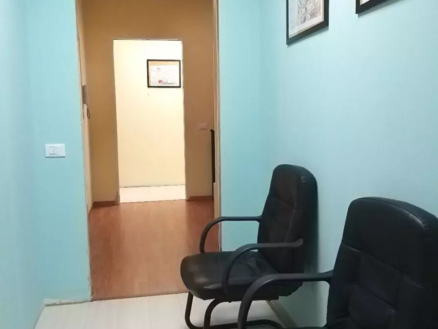 Immagine 4 di Ufficio in affitto  a Cascina
