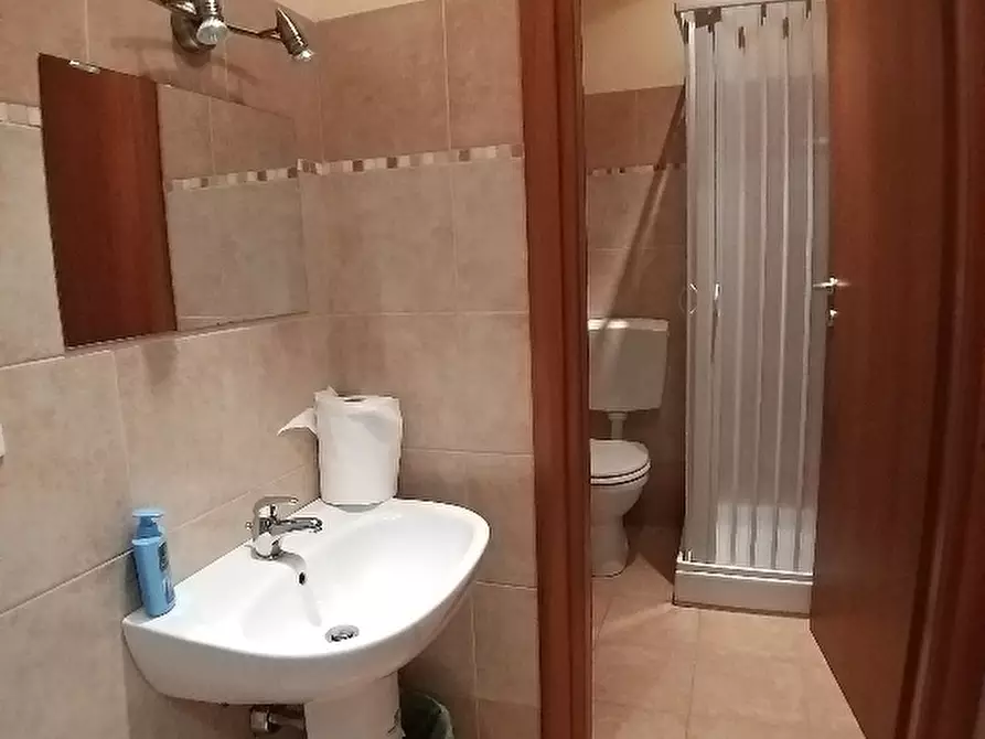 Immagine 7 di Ufficio in affitto  a Cascina