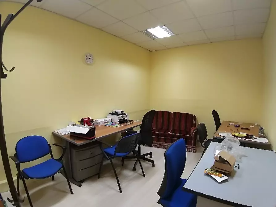Immagine 5 di Ufficio in affitto  a Cascina