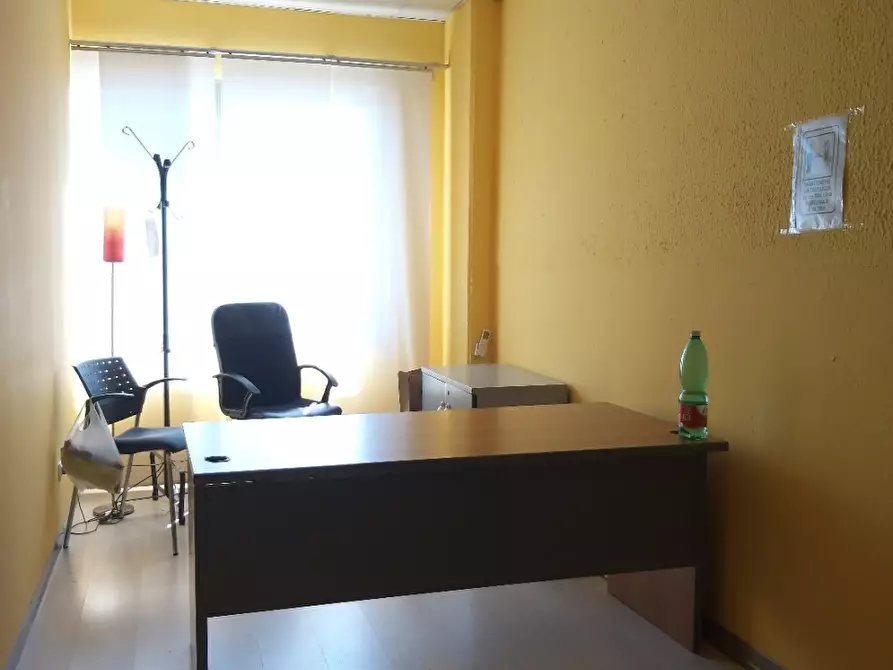 Immagine 3 di Ufficio in affitto  a Cascina