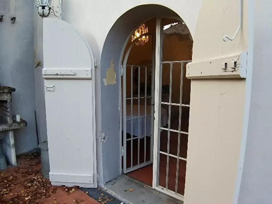 Immagine 22 di Villa in vendita  a Cascina