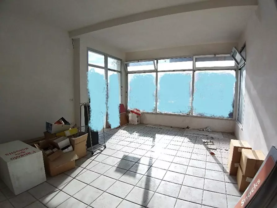 Immagine 3 di Locale commerciale in affitto  a Cascina