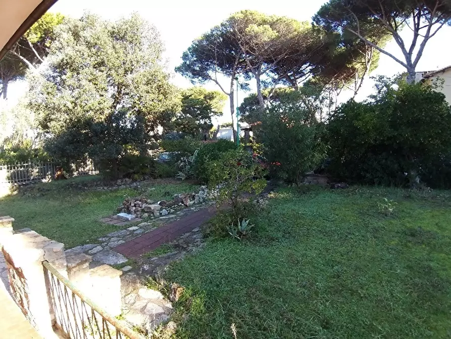 Immagine 8 di Villa in vendita  a Pisa