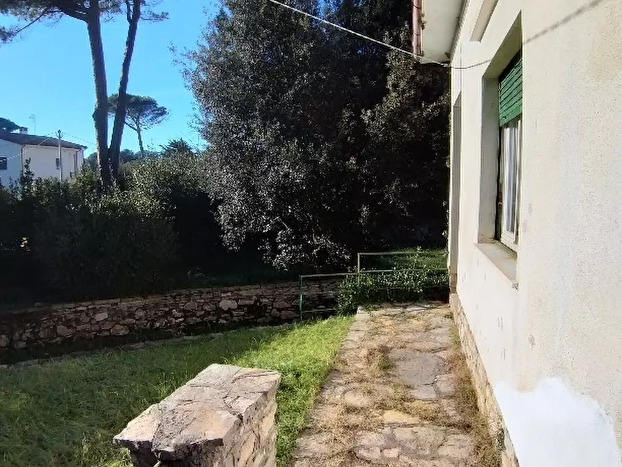 Immagine 25 di Villa in vendita  a Pisa
