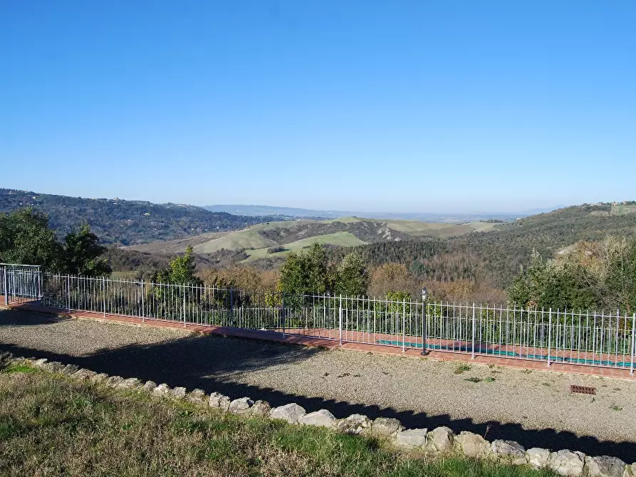 Immagine 12 di Casa colonica in vendita  a Volterra