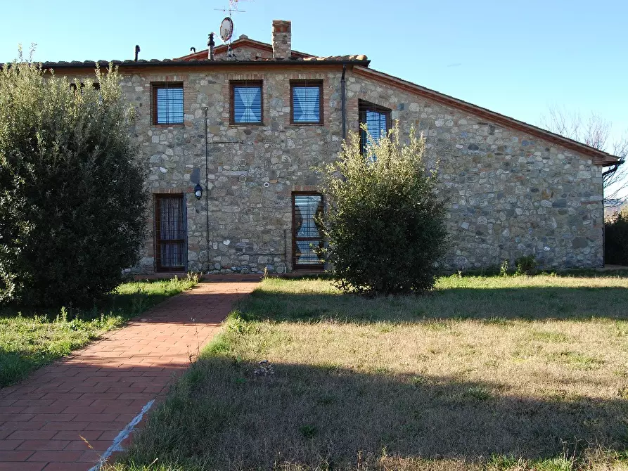 Immagine 10 di Casa colonica in vendita  a Volterra