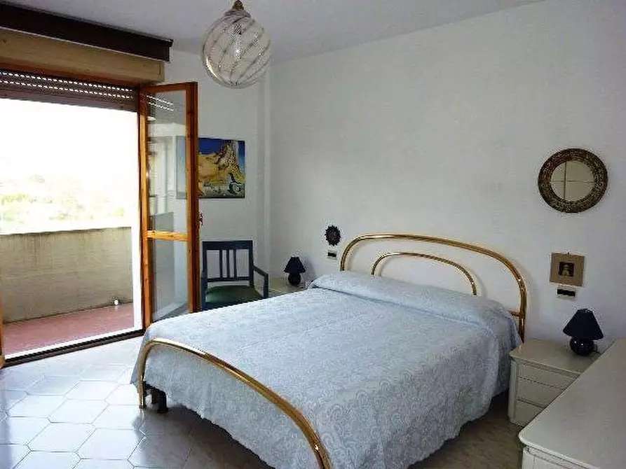 Immagine 12 di Appartamento in vendita  a Massa