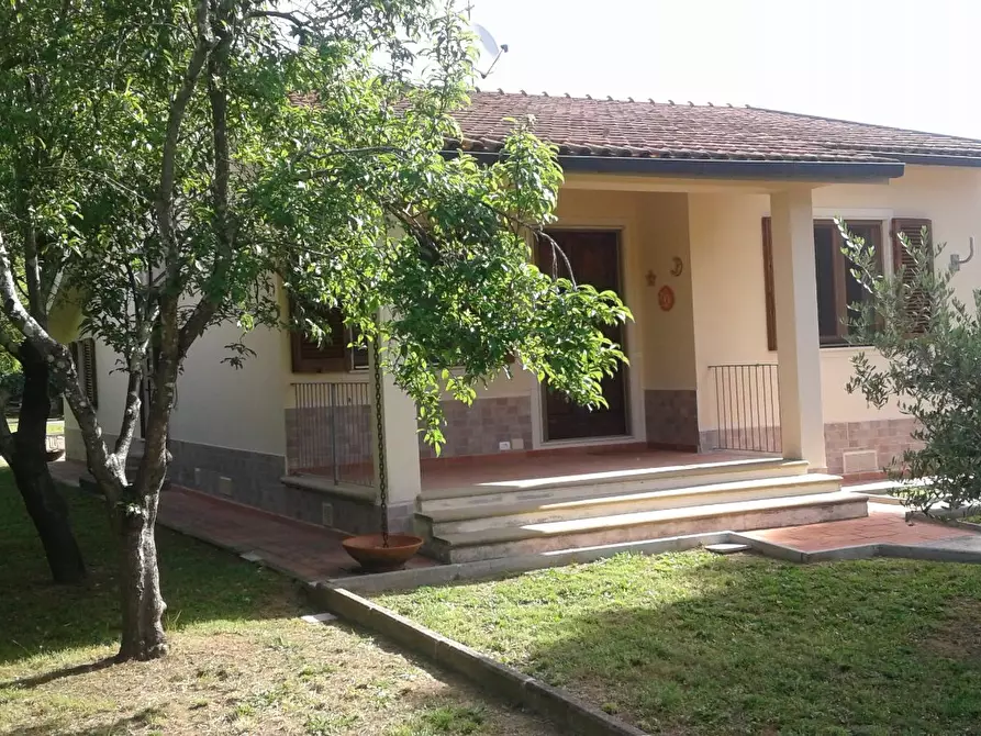 Immagine 3 di Villa in vendita  a Crespina Lorenzana