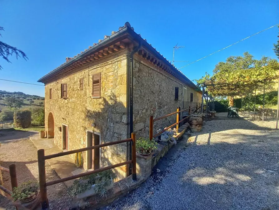 Immagine 1 di Casa colonica in vendita  a Volterra