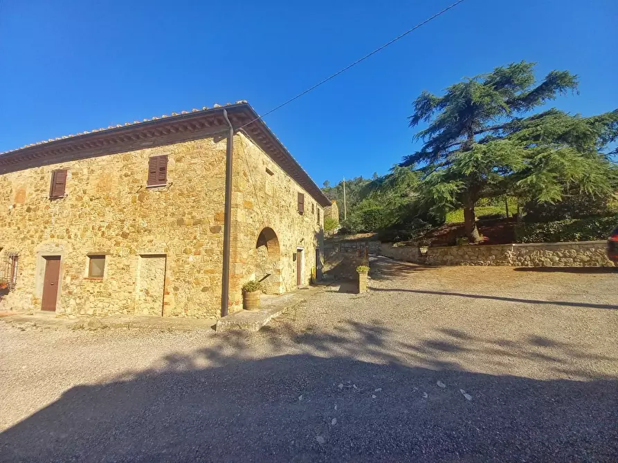 Immagine 1 di Casa colonica in vendita  a Volterra